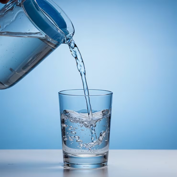 imgi_25_water-being-poured-into-glass_547536-2259